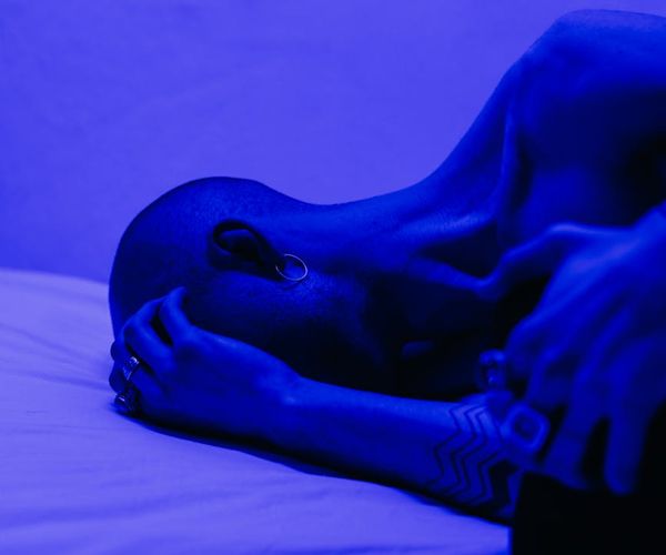 Silhouette of a person with lines connecting head and body.